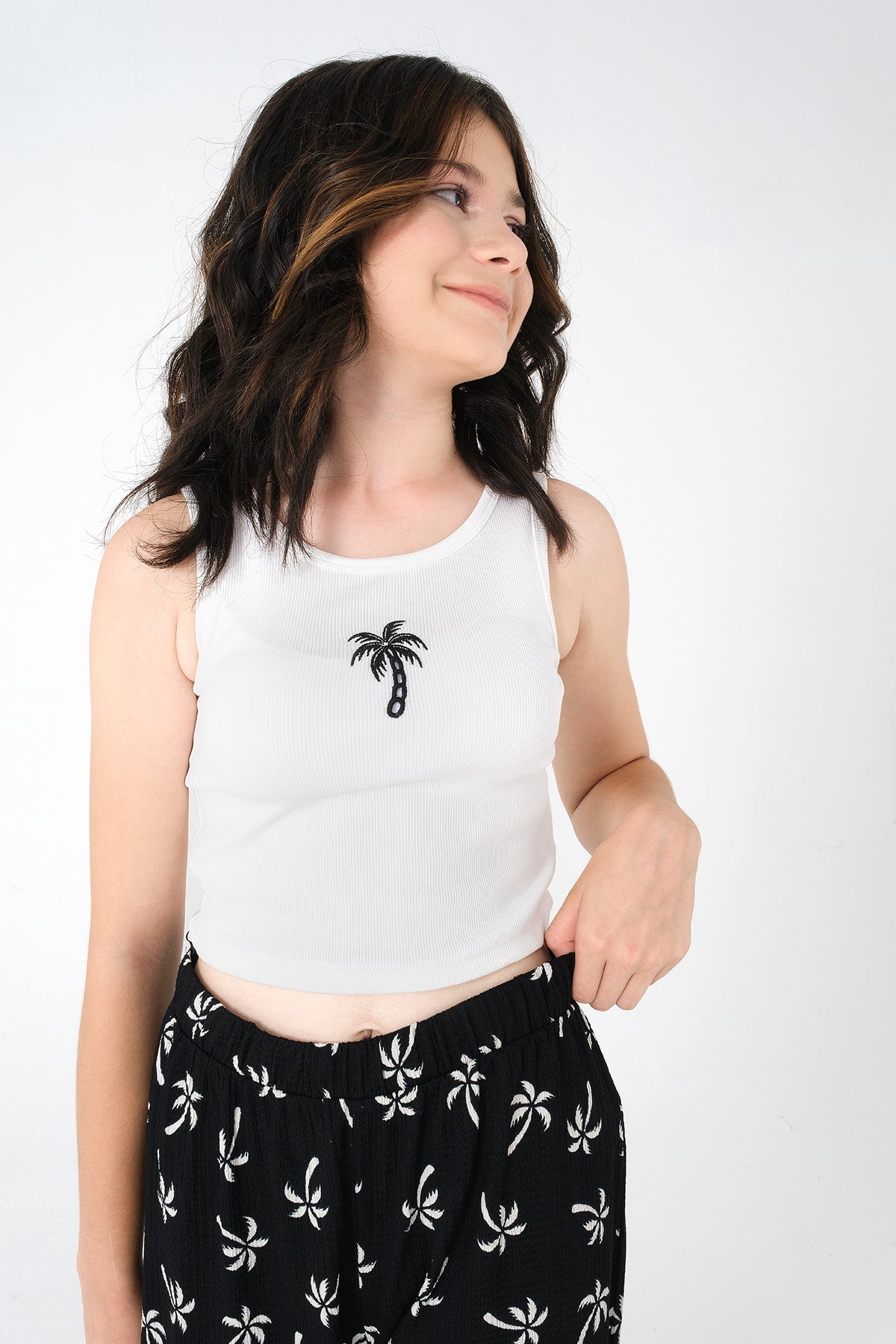 Kız Çocuk Beyaz Tişört Ve Çiçek Desenli Pembe Pantolon Takımı / Farklı Renk Seçenekleriyle - Siyah