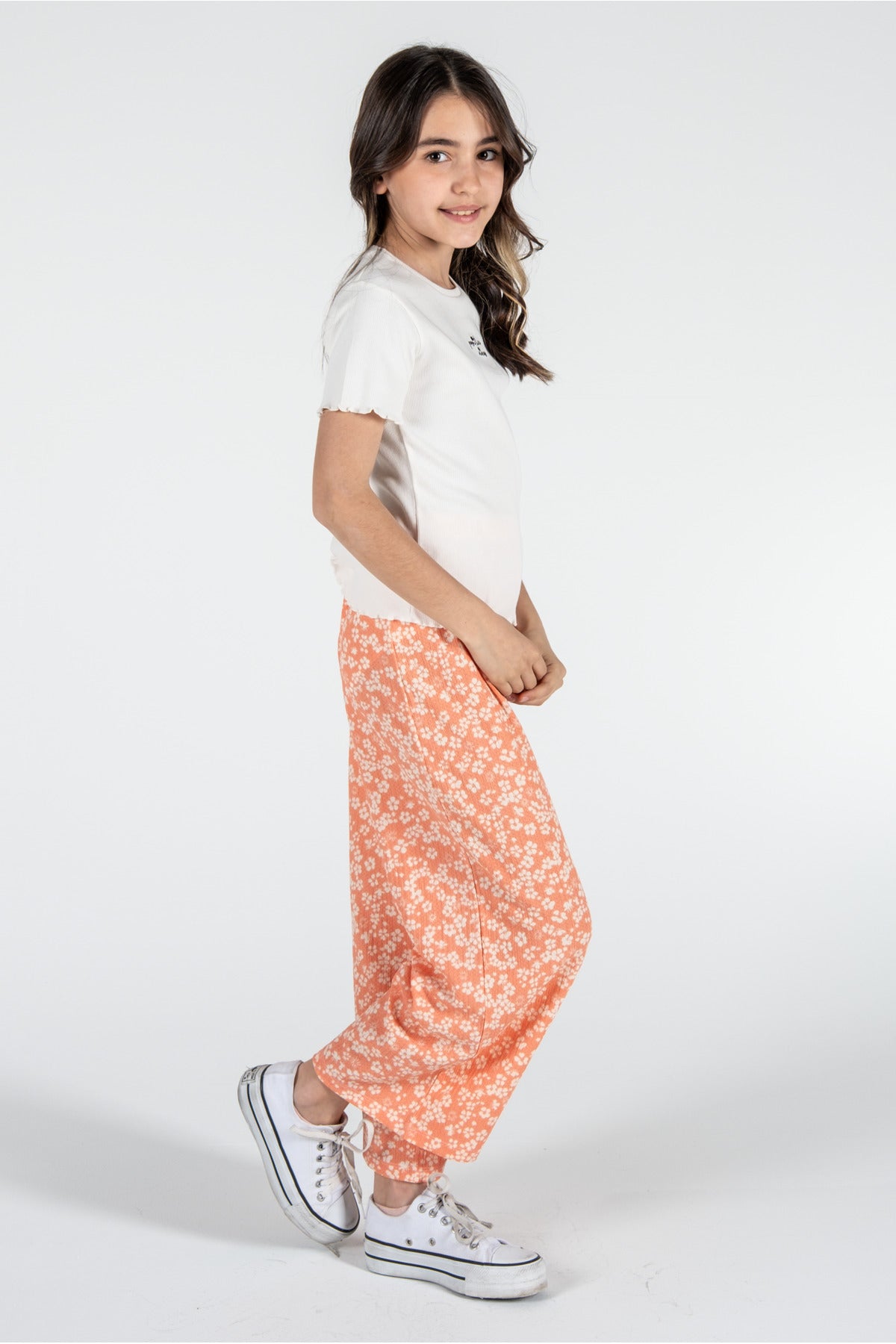 Kız Çocuk Beyaz Tişört Ve Çiçek Desenli Pembe Pantolon Takımı / Farklı Renk Seçenekleriyle - Turuncu