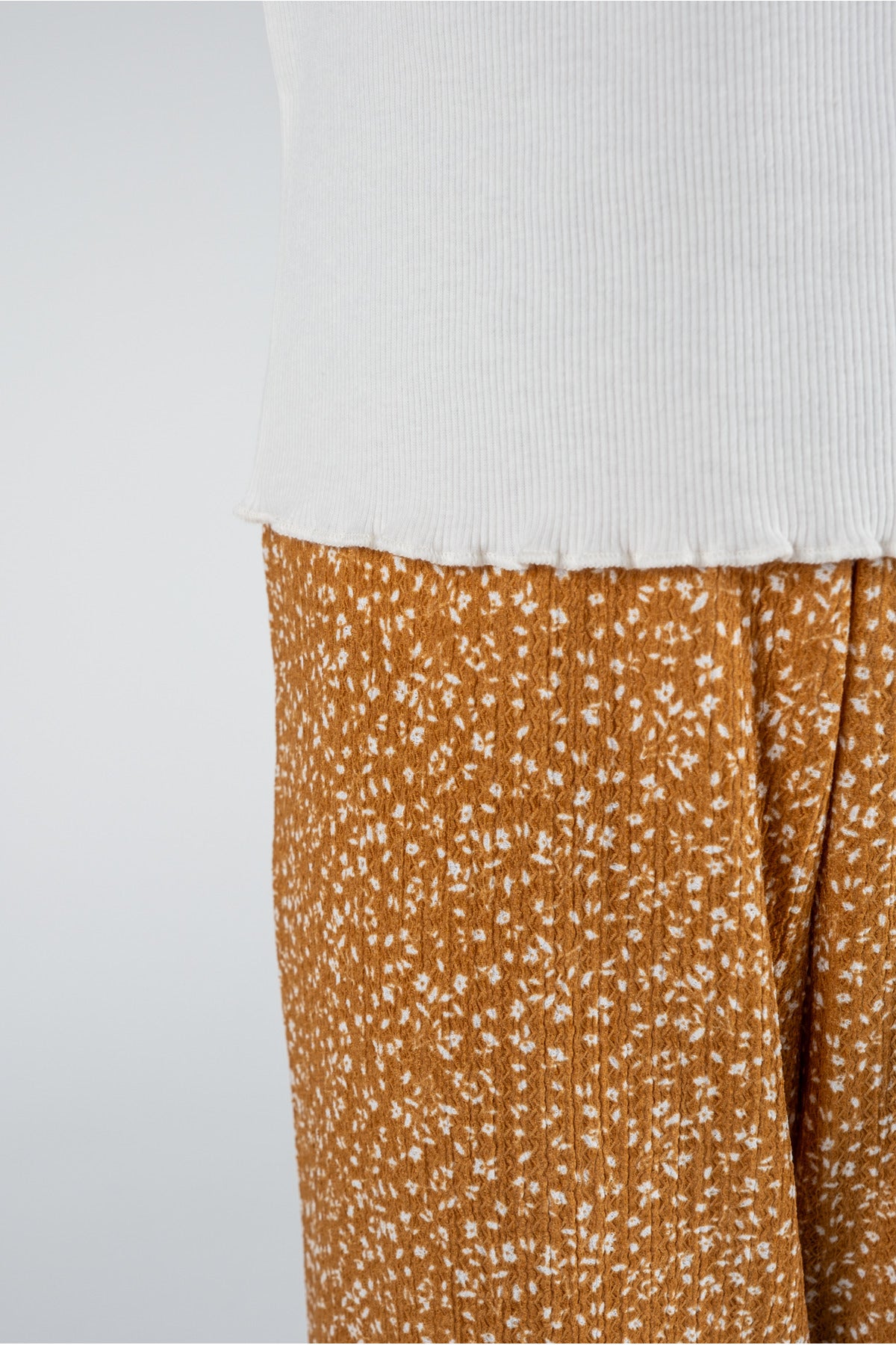 Kız Çocuk Beyaz Tişört Ve Çiçek Desenli Pembe Pantolon Takımı / Farklı Renk Seçenekleriyle - Hardal