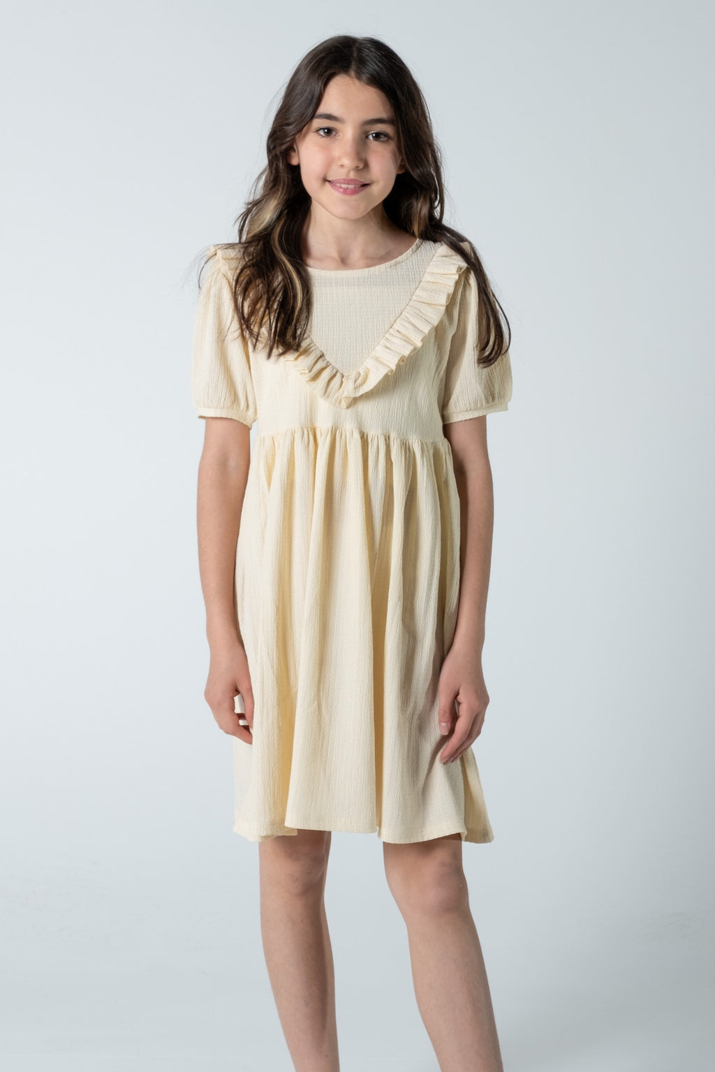 Fırfır Detaylı Bürümcük Kumaş Kız Çocuk Kısakol Elbise / Farklı Renk Seçenekleriyle - Krem