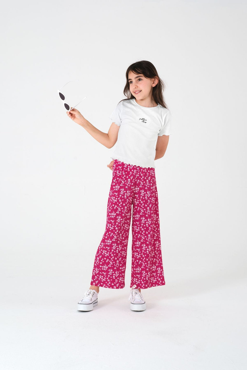 Kız Çocuk Beyaz Tişört Ve Çiçek Desenli Pembe Pantolon Takımı / Farklı Renk Seçenekleriyle - Beyaz