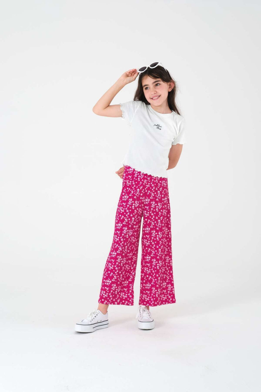 Kız Çocuk Beyaz Tişört Ve Çiçek Desenli Pembe Pantolon Takımı / Farklı Renk Seçenekleriyle - Beyaz