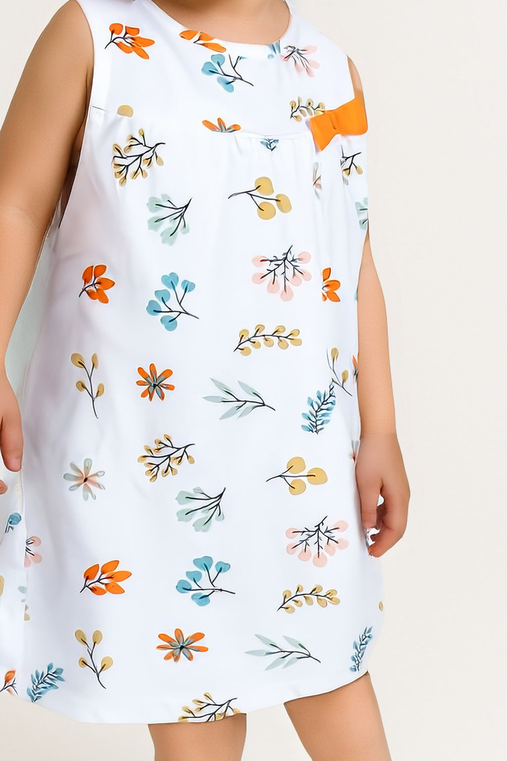 Kız Çocuk Çiçek Desenli Kolsuz Yazlık Elbise - Beyaz, Renkli Çiçek Detaylı, Günlük Ve Rahat Tasarım