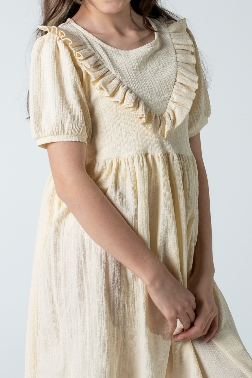 Kız Çocuk Fırfır Detaylı Bürümcük Kumaş Elbise – Yazlık & Hafif (3 Renk Seçeneği)