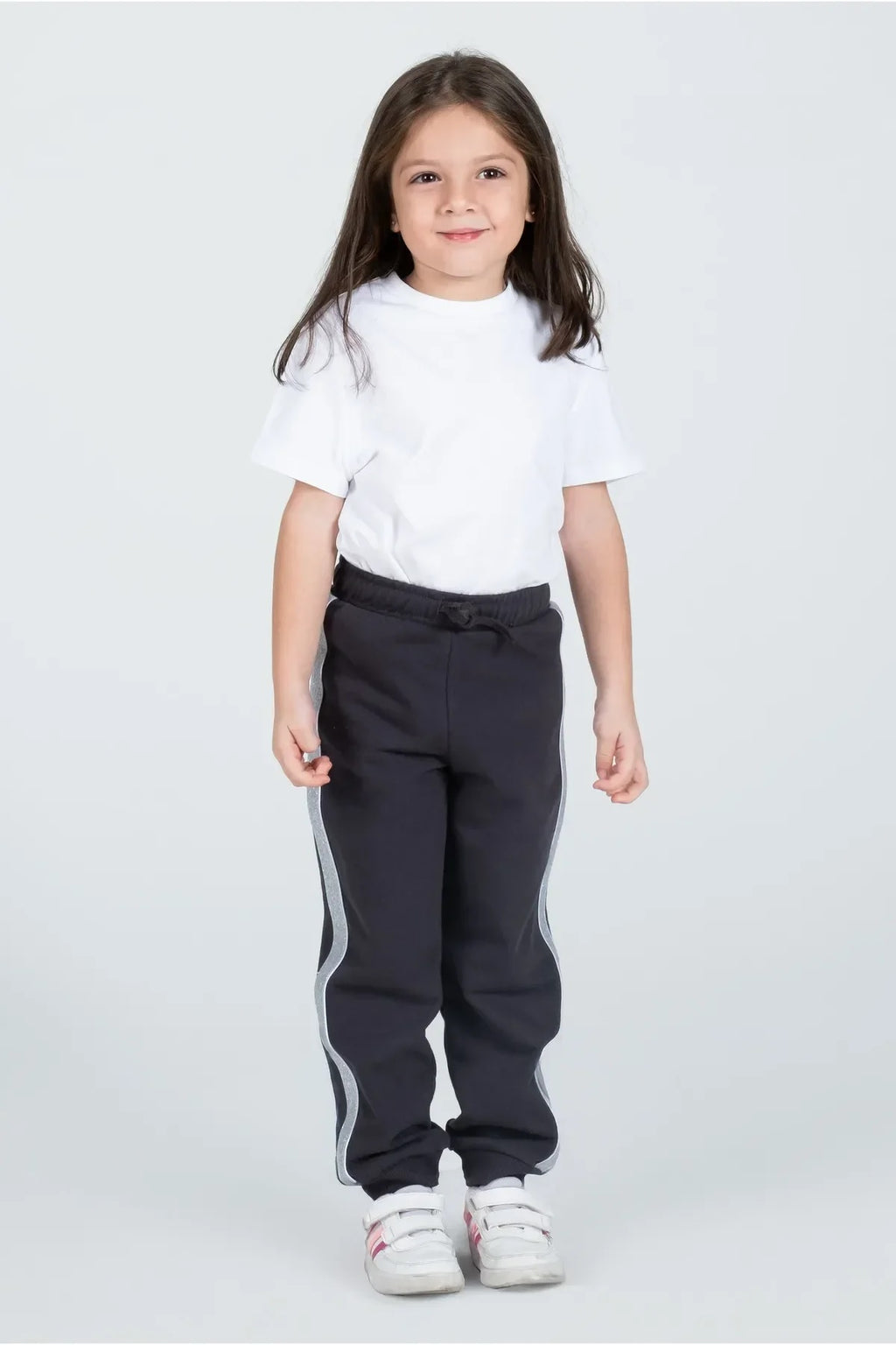 Çocuk Siyah Parlak Şerit Detaylı Eşofman Altı – Pamuklu & Rahat Kesim