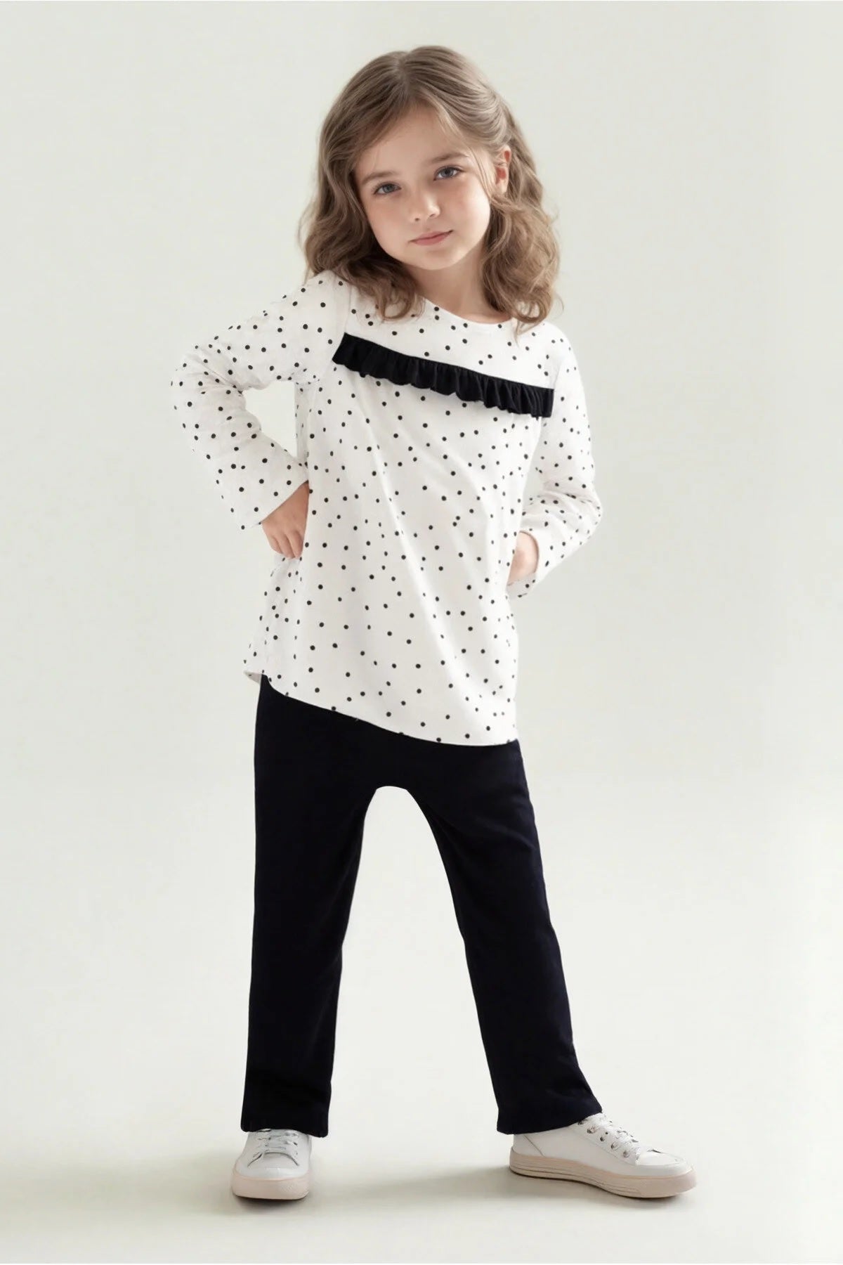 Kız Bebek Puantiyeli Alt Üst Takım – Pamuklu Kumaş & Trend Tasarım