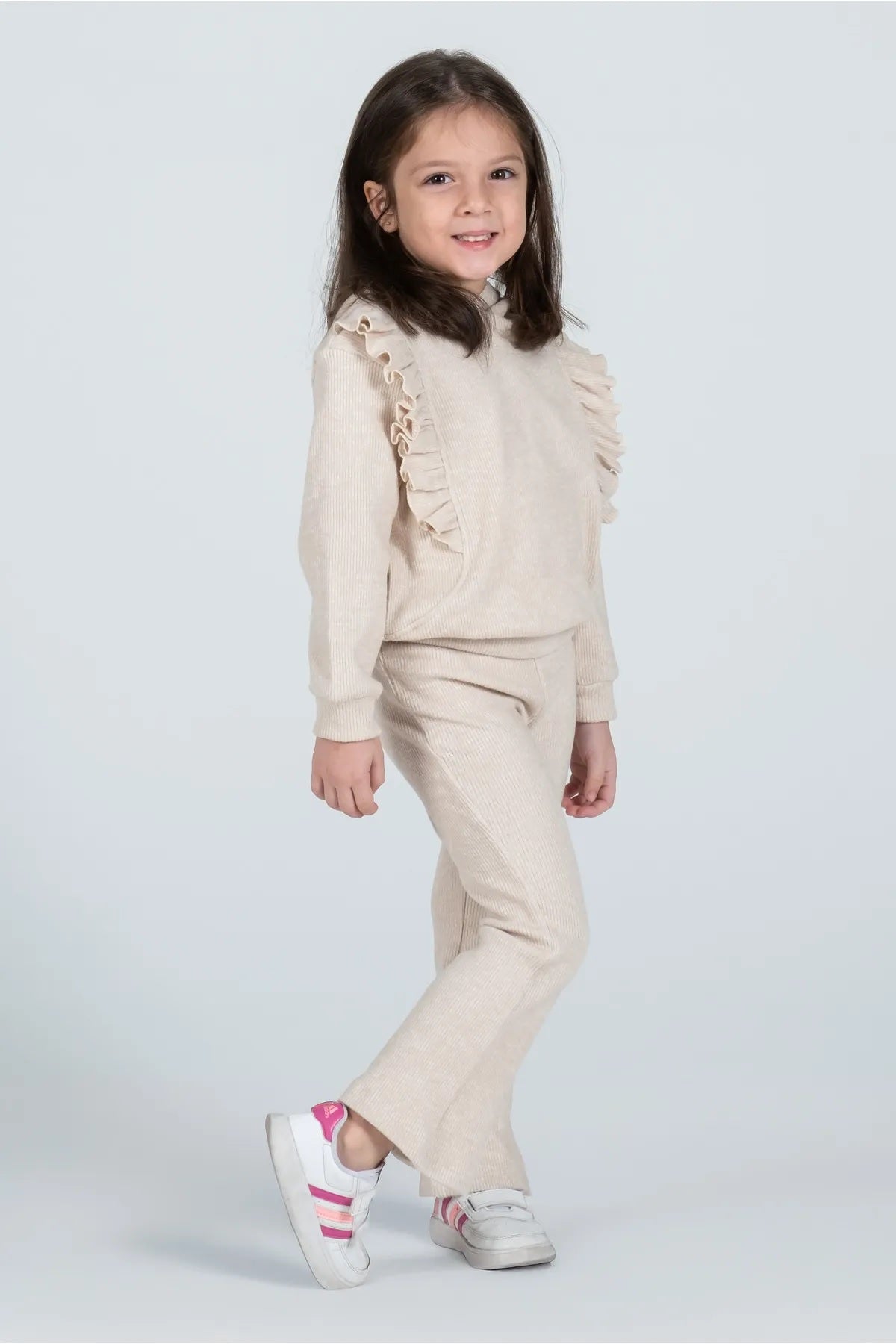 Kız Çocuk Fırfır Detaylı Kapüşonlu Triko Eşofman Takımı – Bej & Yumuşak Doku