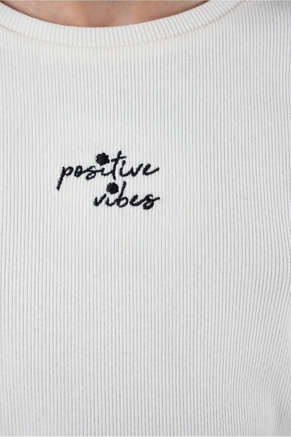 Kız Çocuk Beyaz Tişört ve Desenli Pantolon Takımı – Yazlık & Rahat (4 Renk Seçeneği)